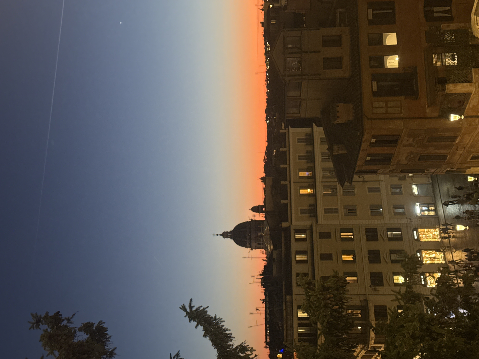 Rome witness captures twilight sky with star, mysterious line