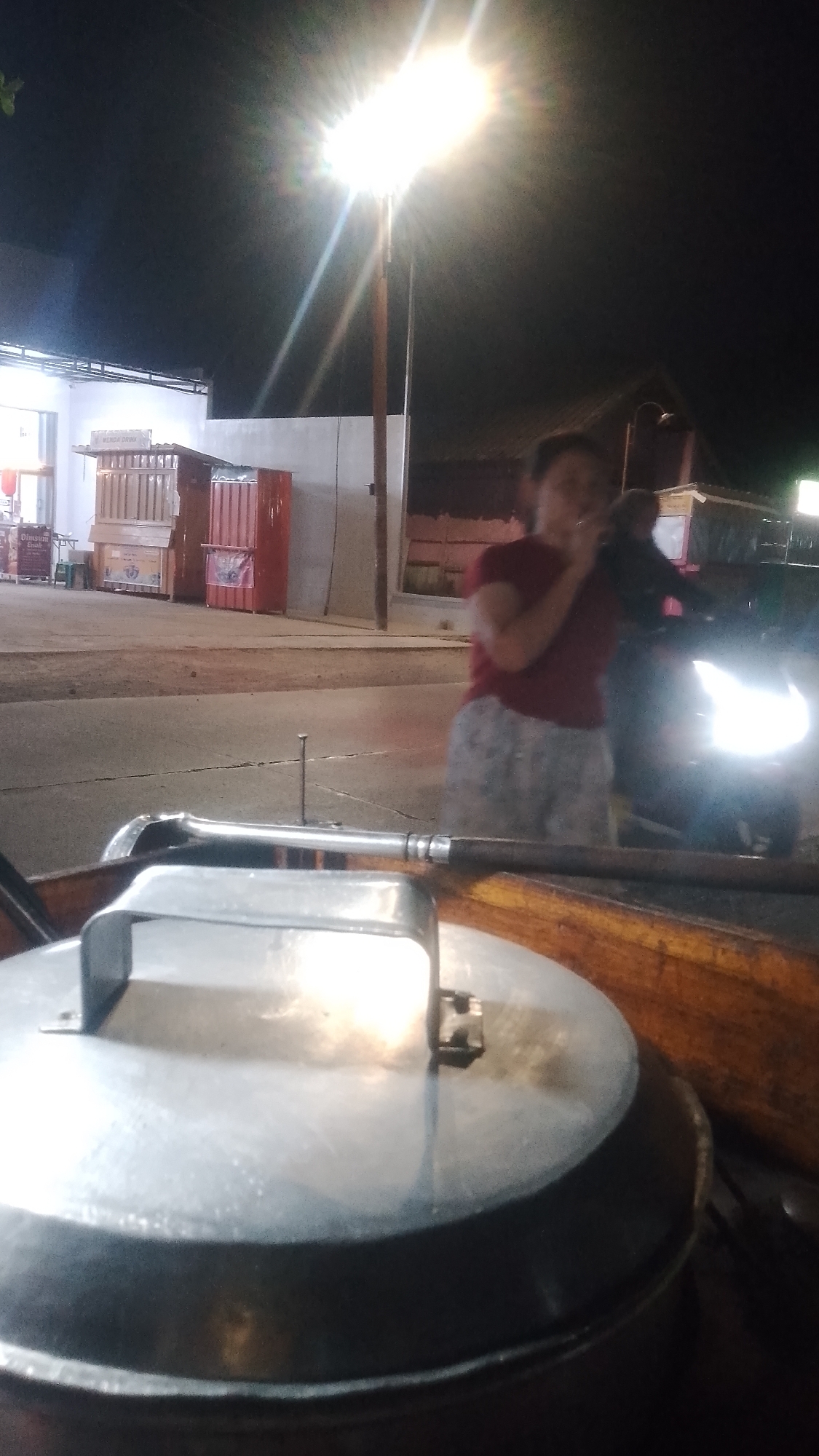 Street vendors, motorcycles, and everyday life in Karanglangu