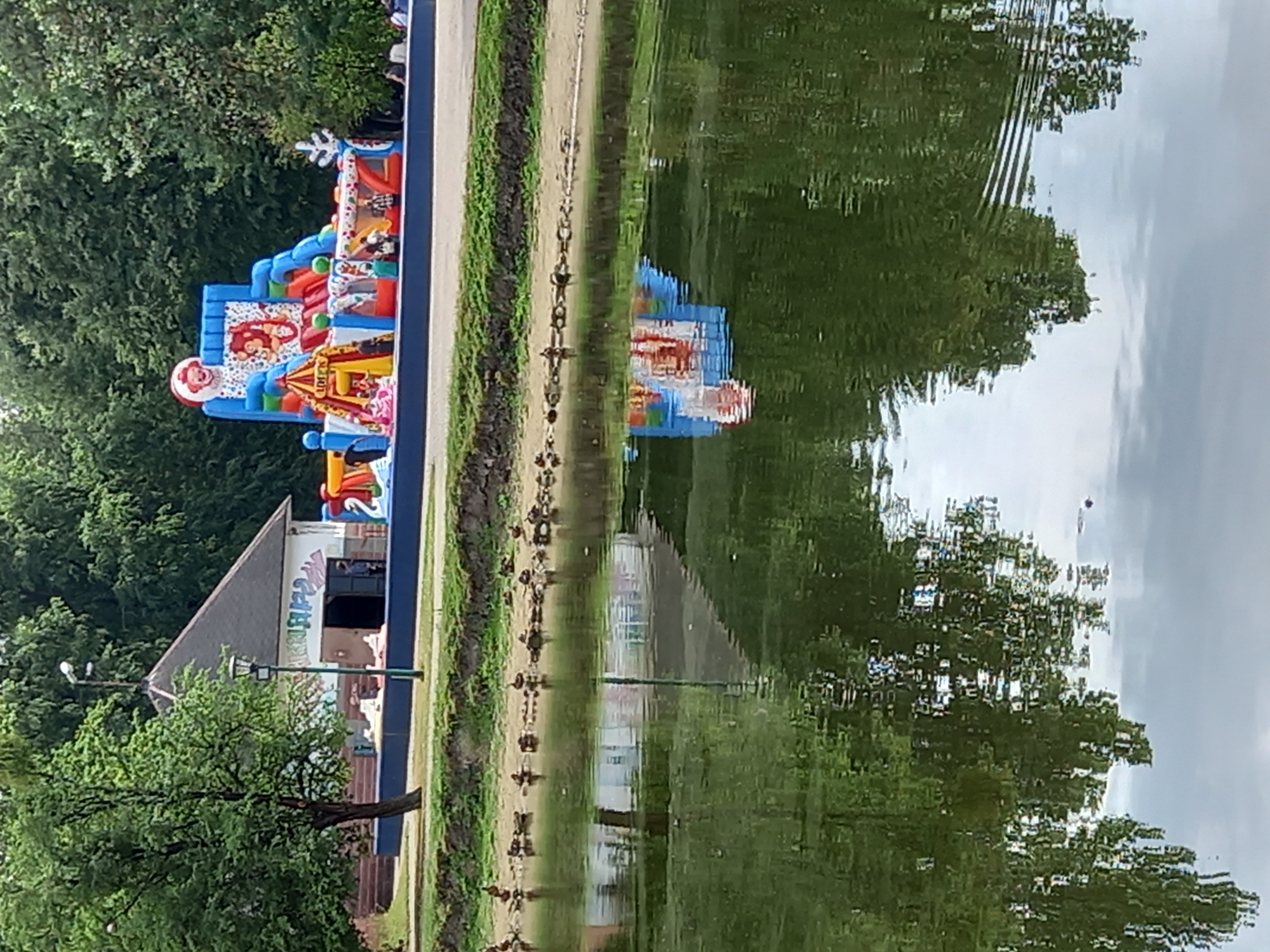 Afternoon in Brest: canal wildlife, pigeons, and city landmarks