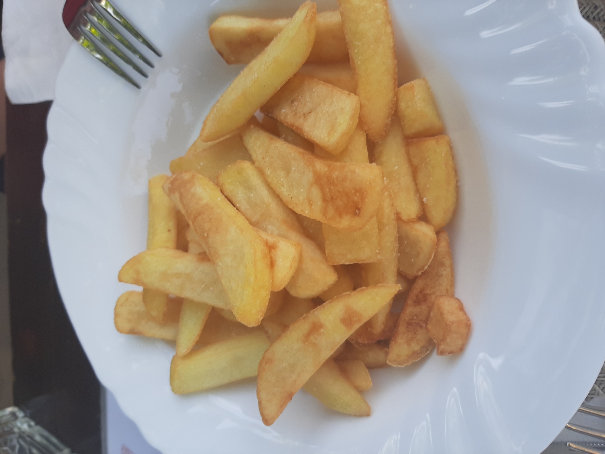Casual meal and street scenes documented in Lovech, Bulgaria