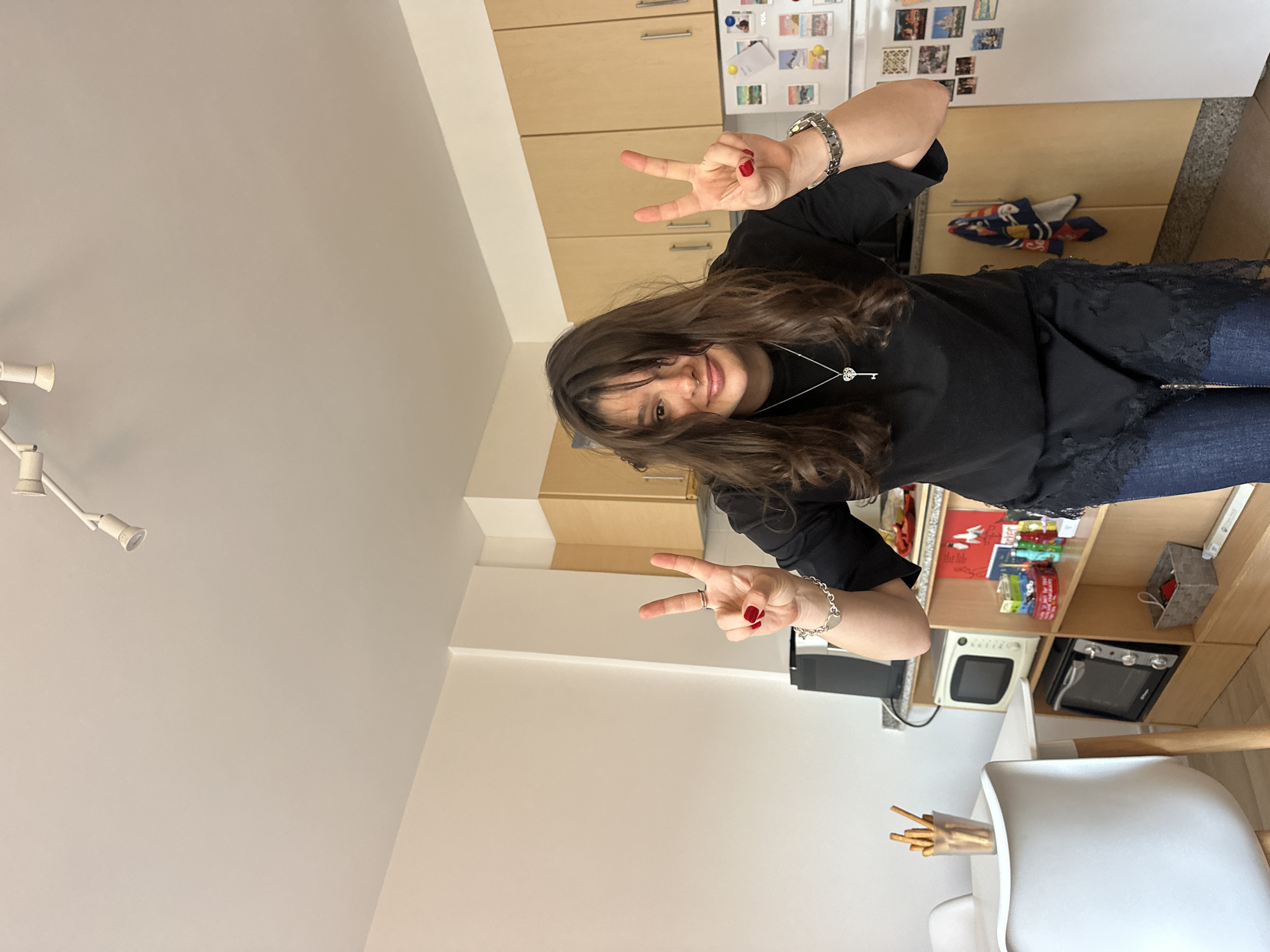 Woman spotted in decorated kitchen in Santiago de Compostela