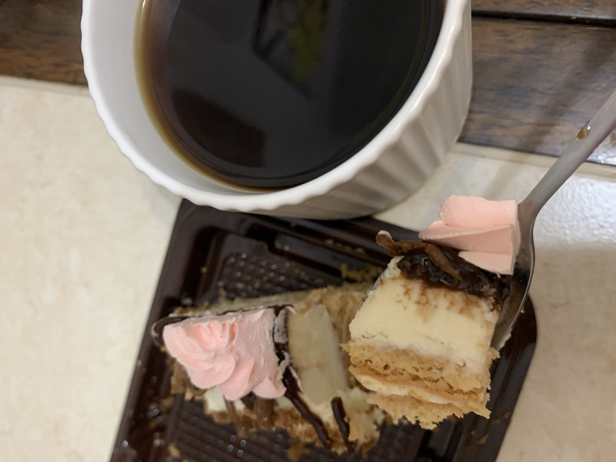 Coffee, cheesecake, and a diamond painting project in Kapyĺ