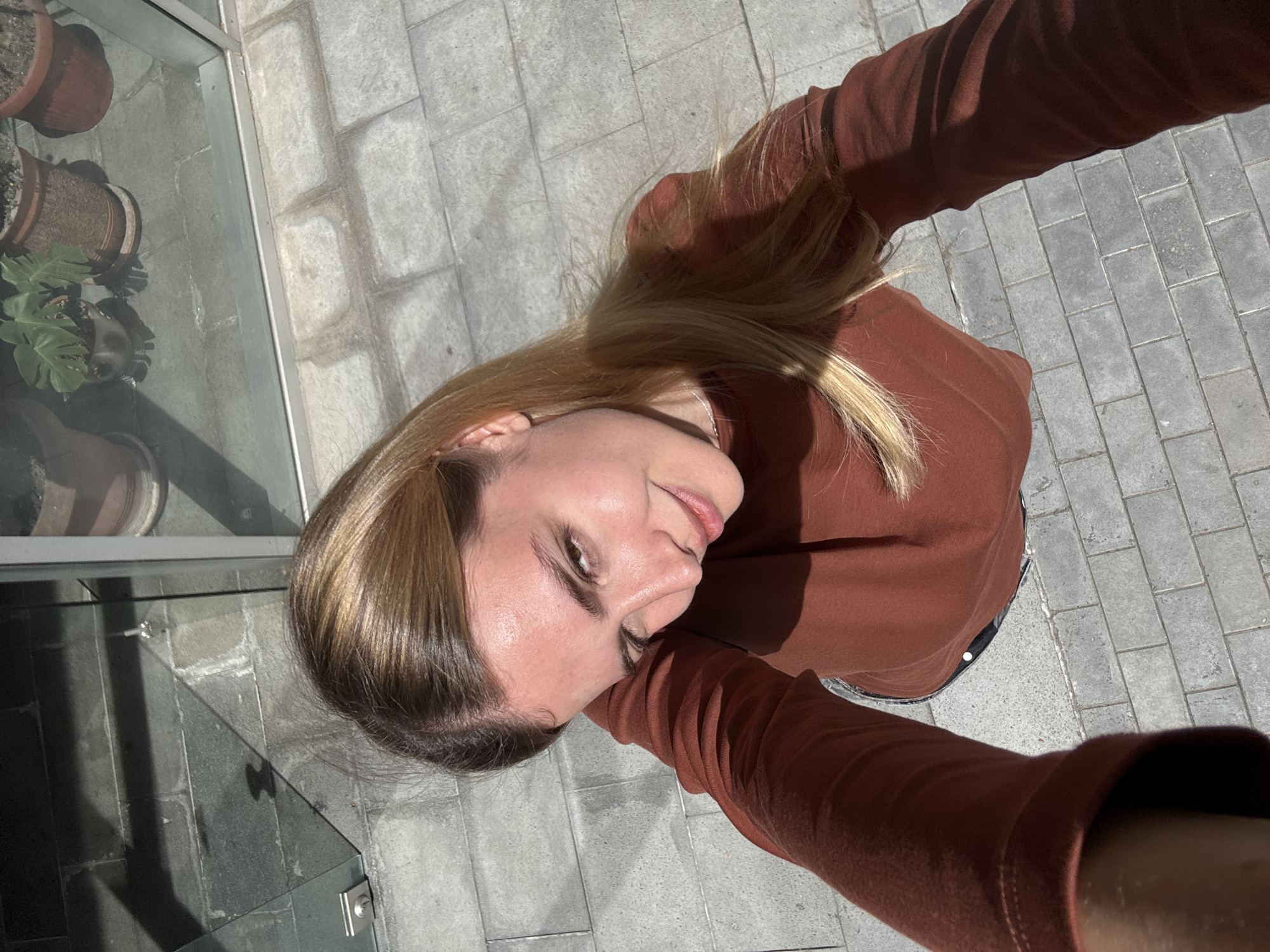 Woman documents morning with selfies across Tbilisi locations