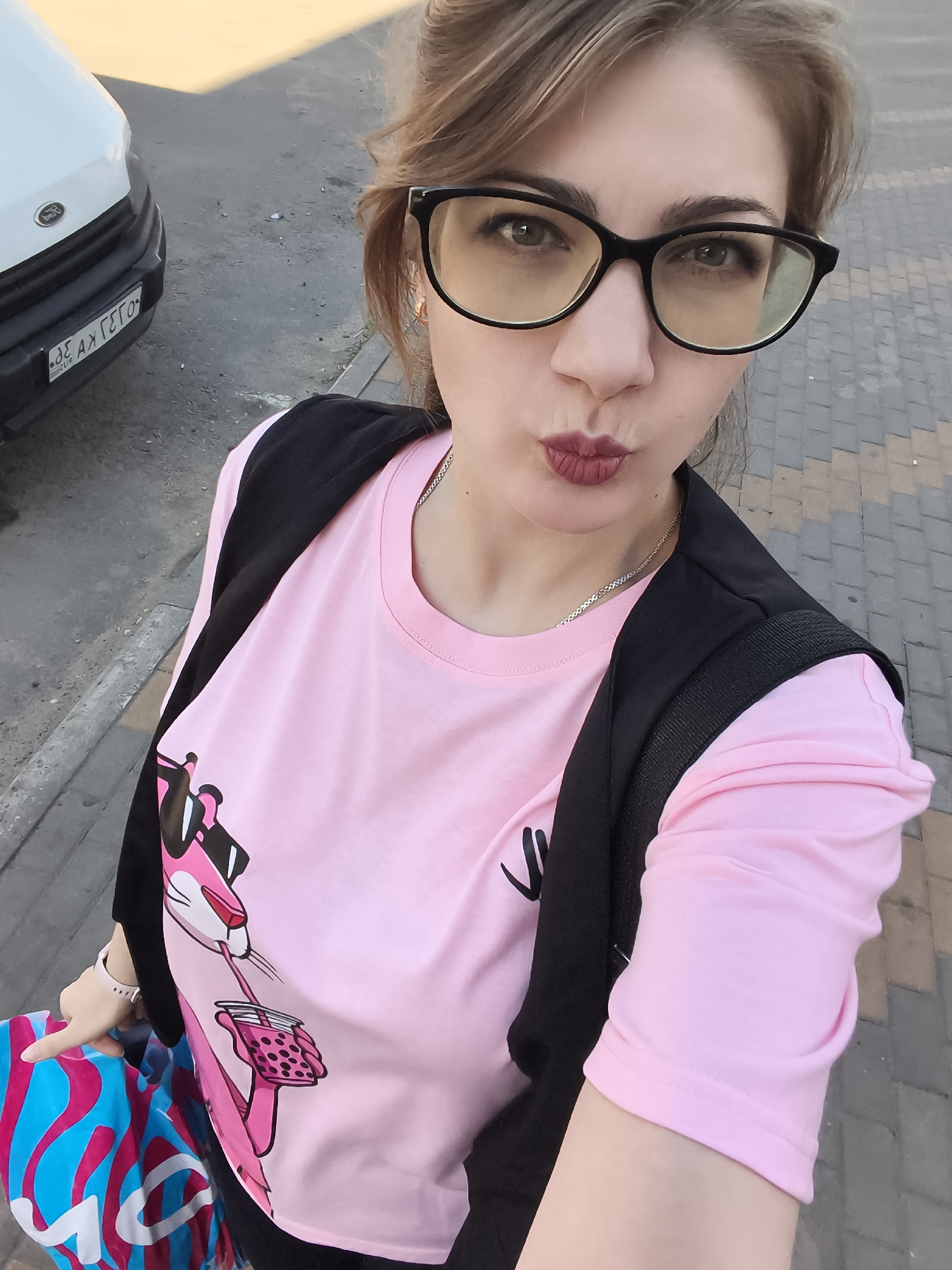 Sidewalk selfies and garden flowers, a quick stop outside