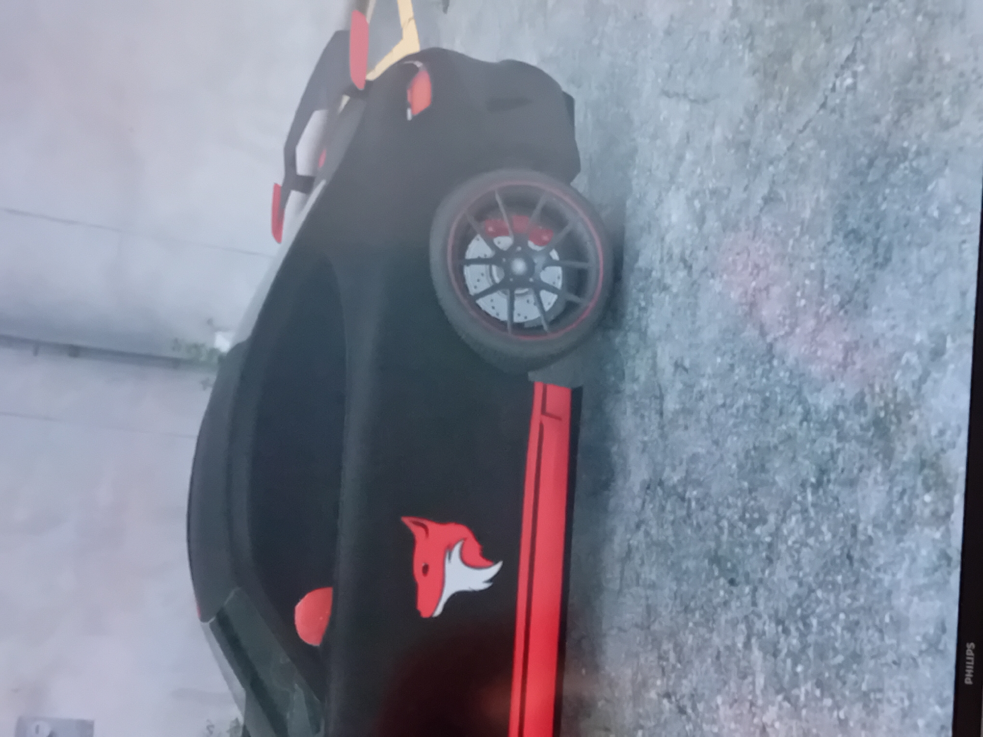 Sports car and historic statue spotted in Figueira da Foz