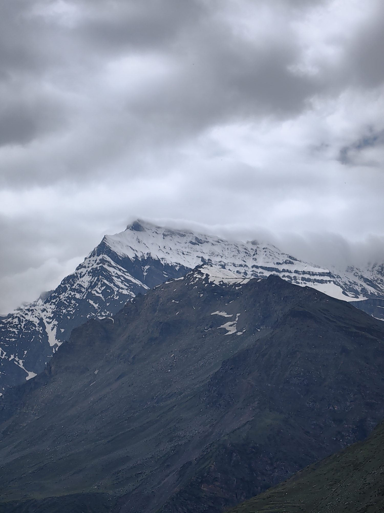 Sissu valley: mountain views, waterfalls, and terraced farmland