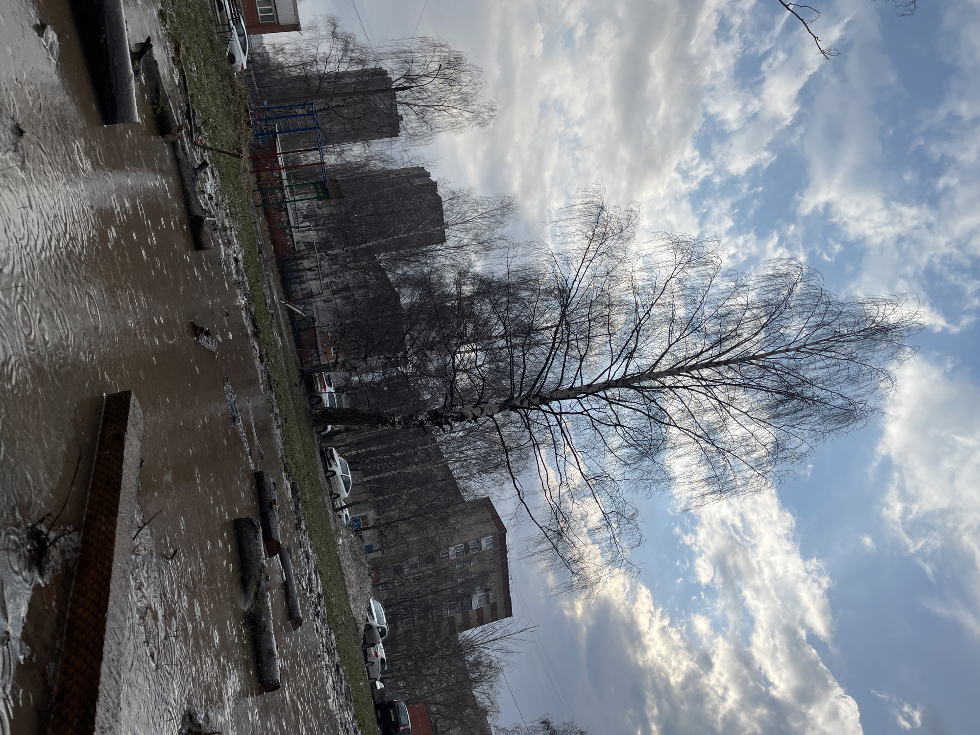 Rainy afternoon brings flooding, umbrellas to Izhevsk streets