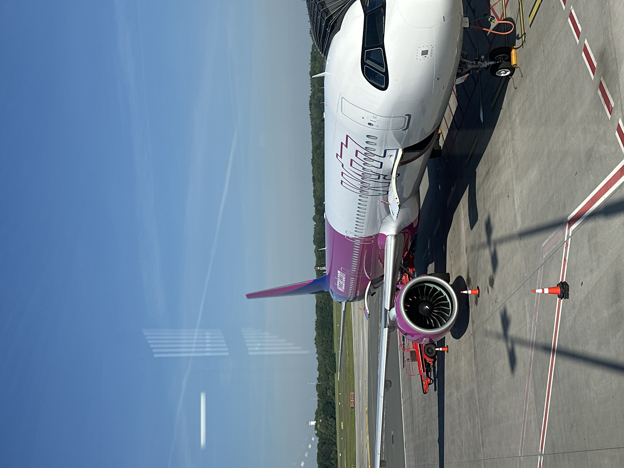Morning airport operations documented at Hamburg Germany