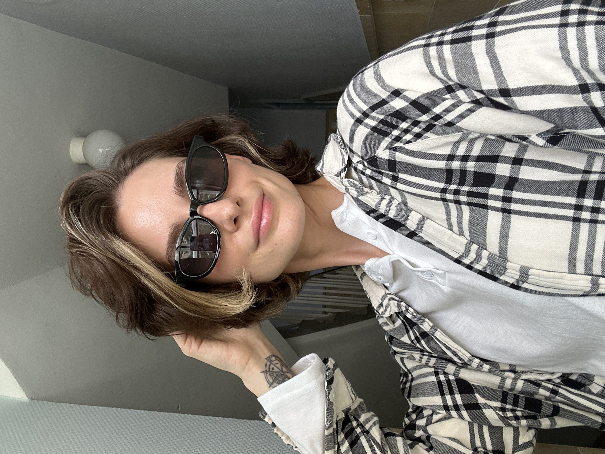 Quick selfie session in Kiel, same outfit, multiple angles