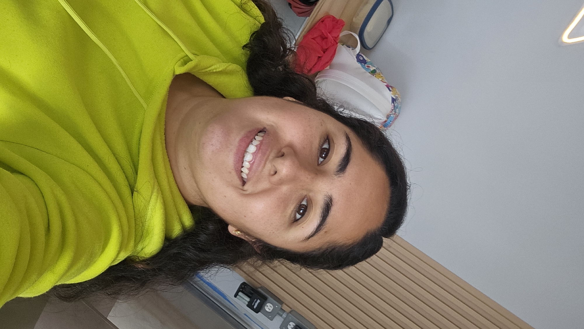 Woman spotted at Puebla cafe in casual moments