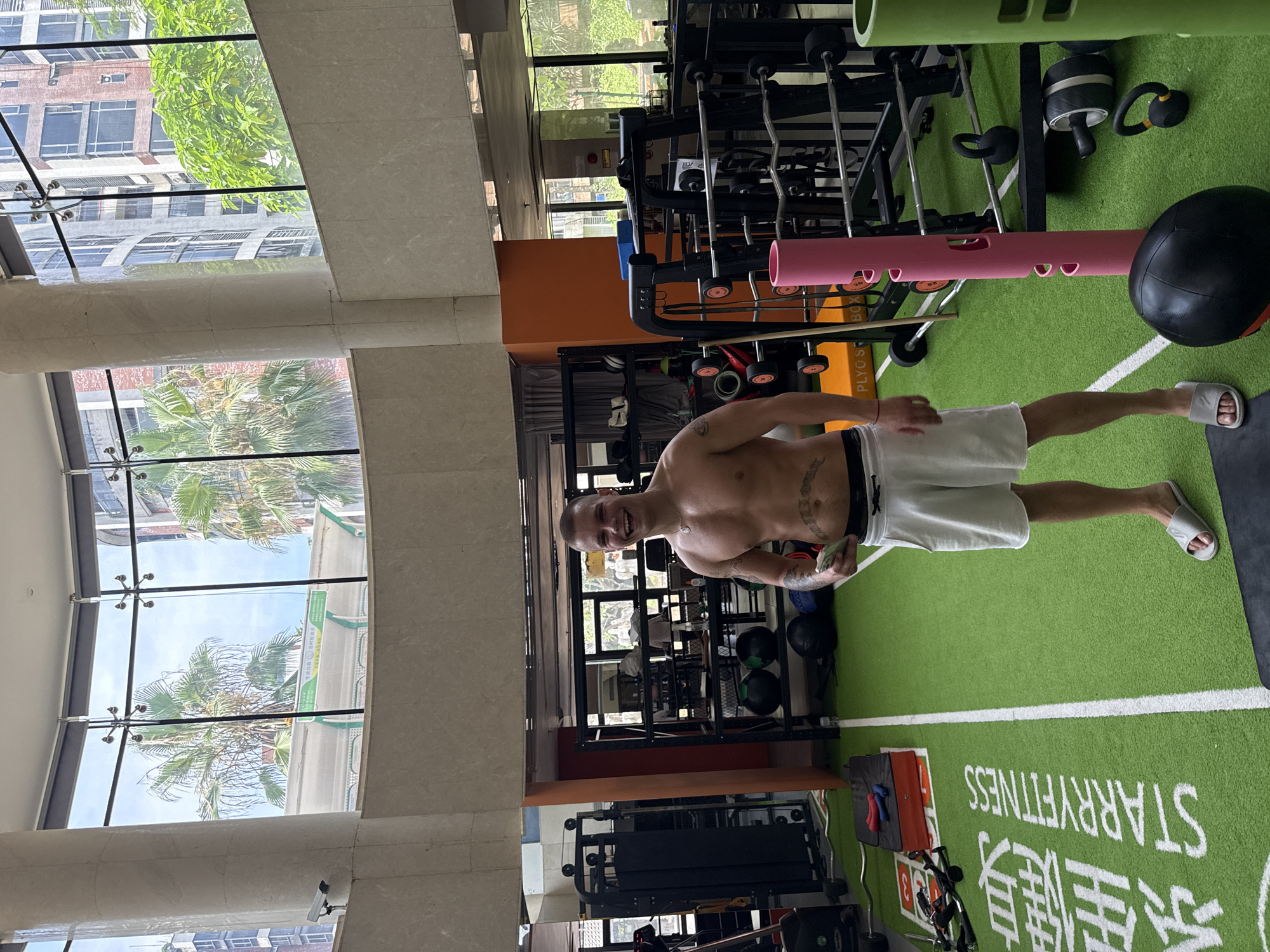 Early Morning Gym Session Documented at Guangzhou Fitness Center