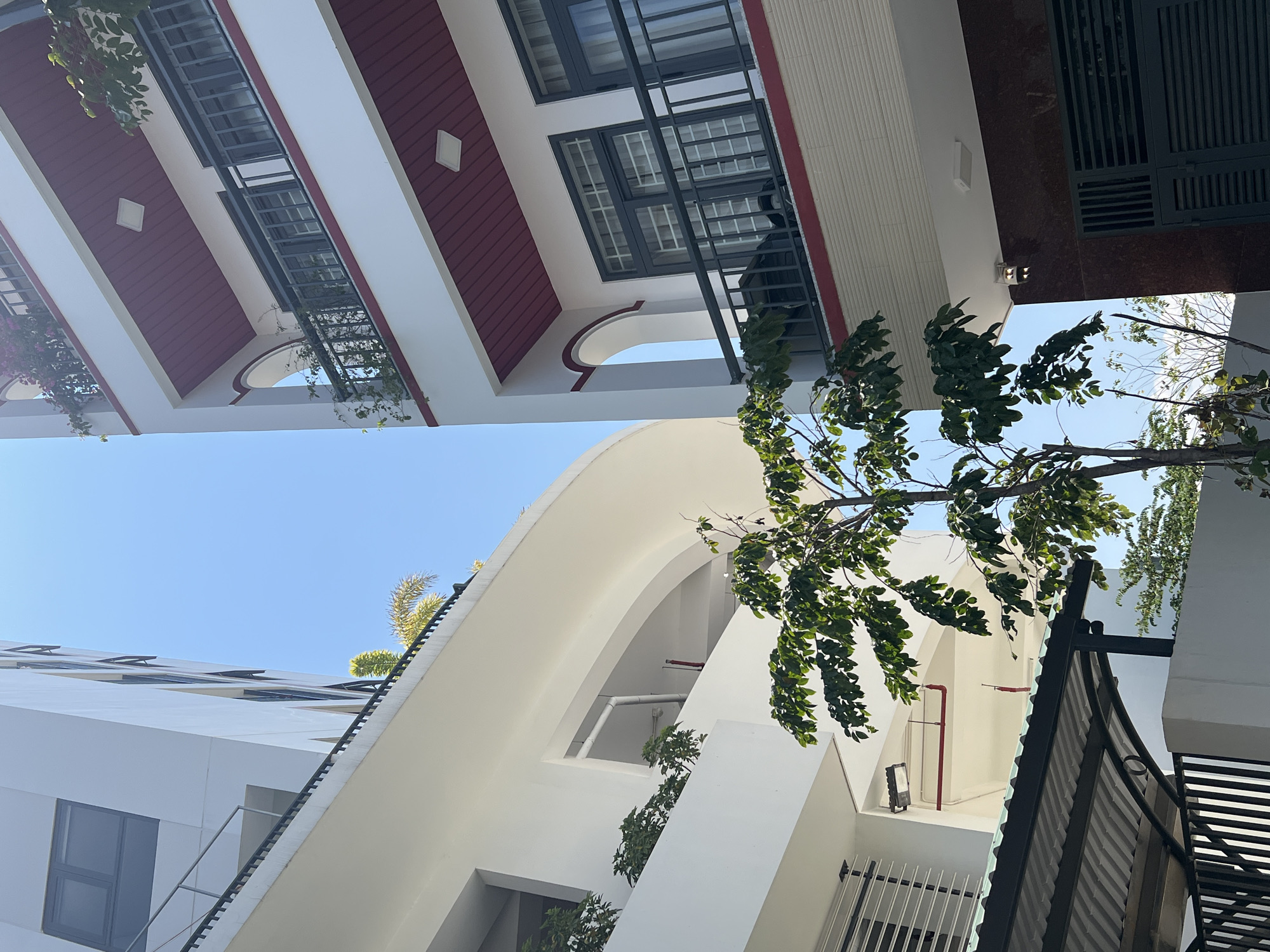 Morning observations capture local architecture and Vietnamese cuisine in Trang