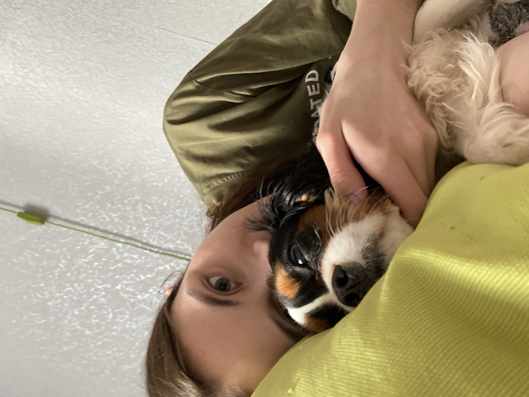Family moments captured in Votkinsk home during afternoon