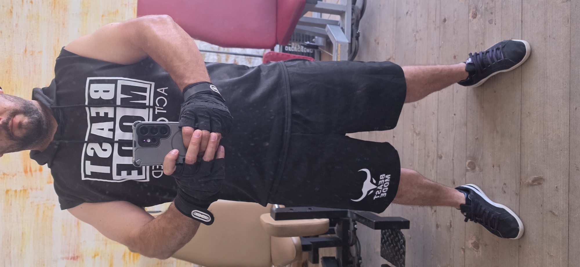 Gym-goer takes mirror selfies in workout gear in Rudozem