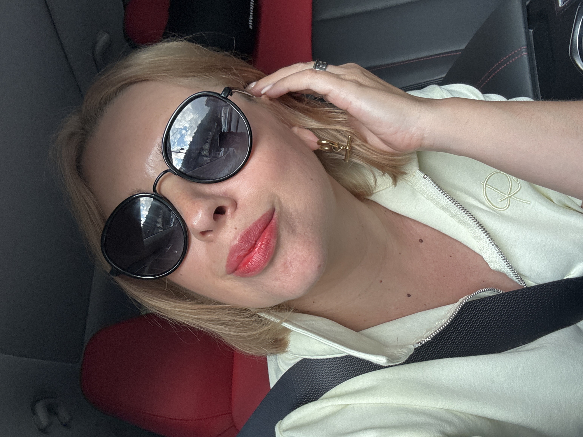 Sochi afternoon: car selfies, classical architecture, and a Mini Cooper