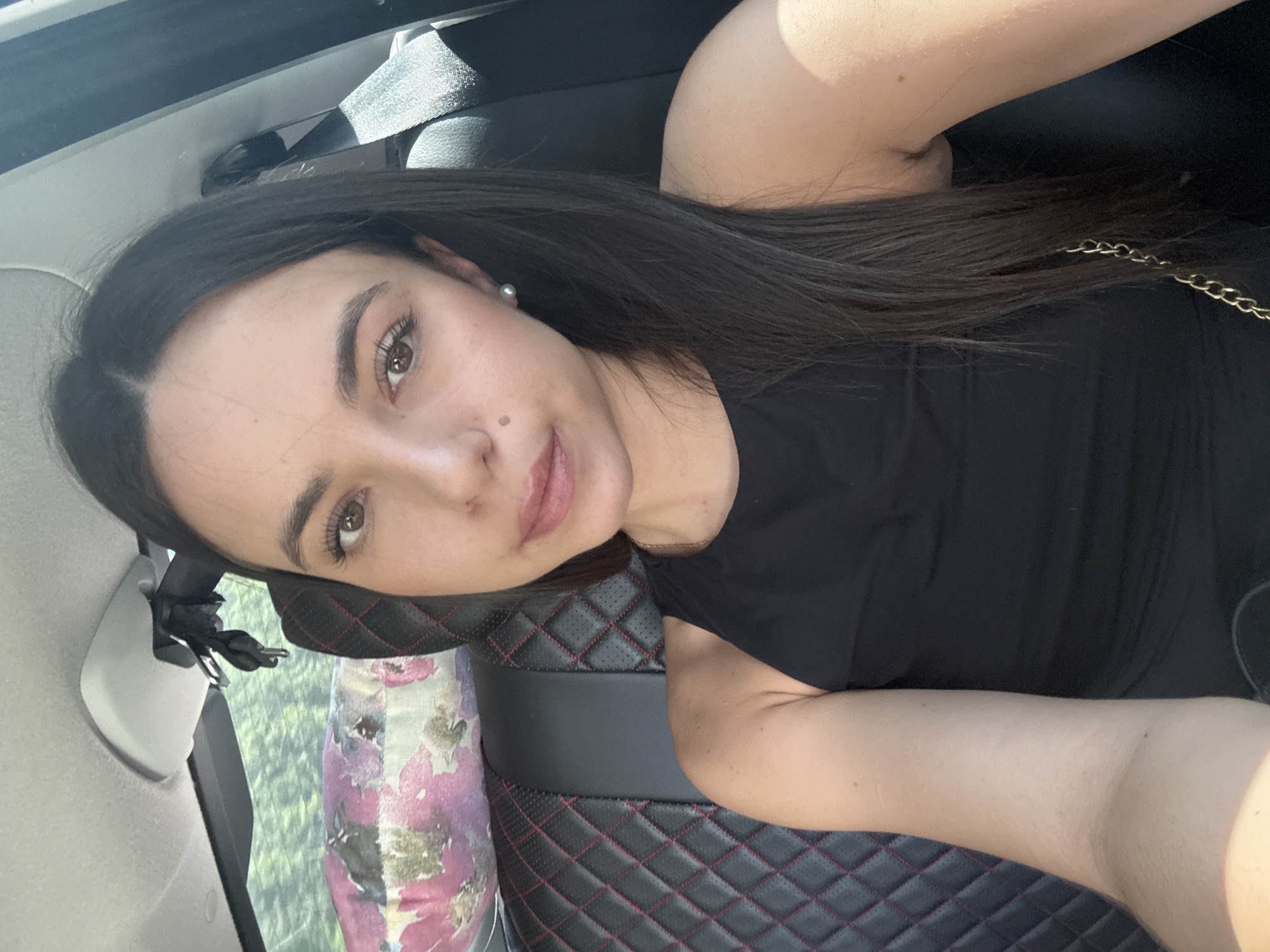 A quick series of in-car selfies, mid-morning.