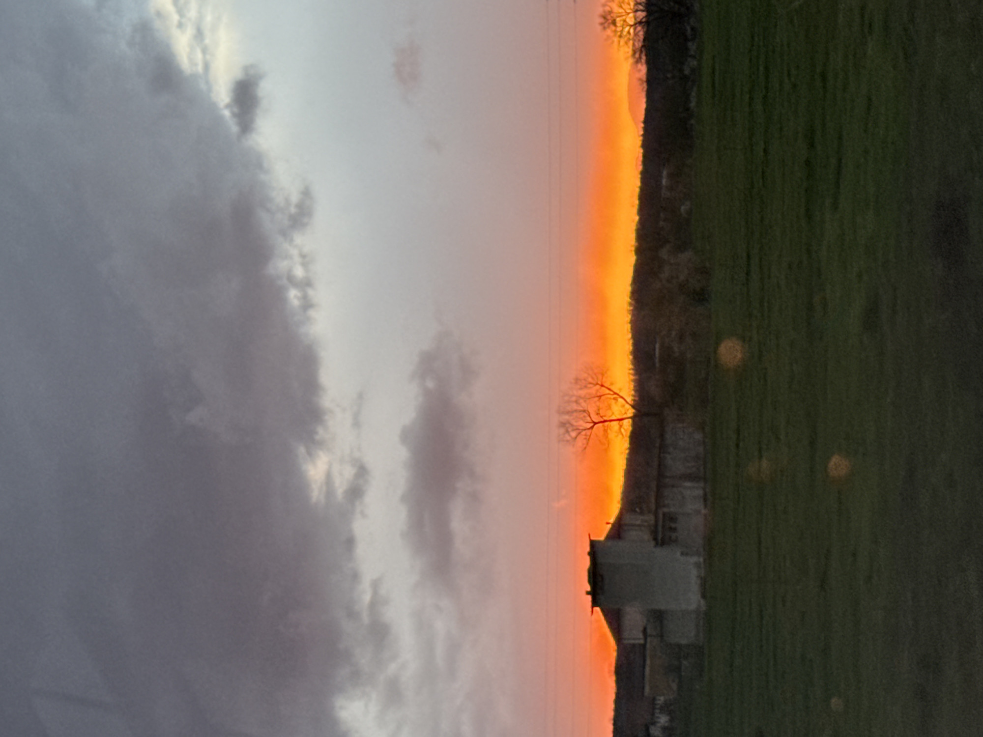 Dramatic sunset observed beneath cloudy skies in Draganovtsi, Bulgaria