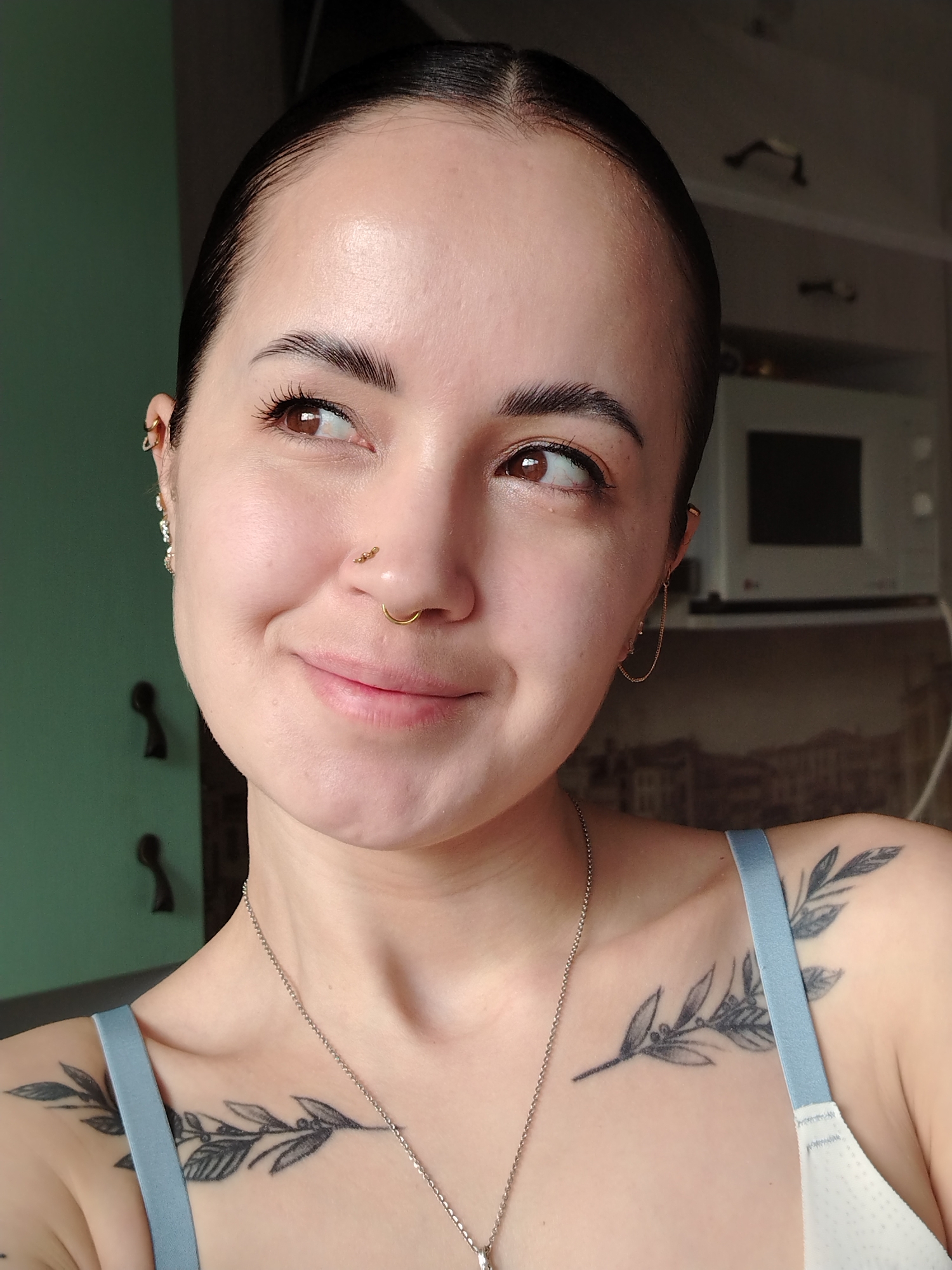 Portrait photo session documented in Noviy, Russia apartment setting