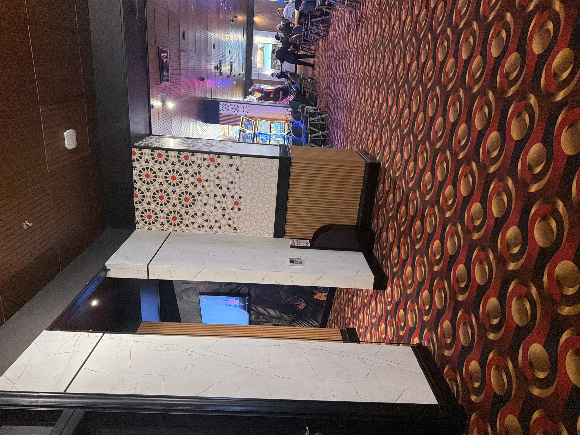 Late-night casino and shopping mall visit documented in Bogota