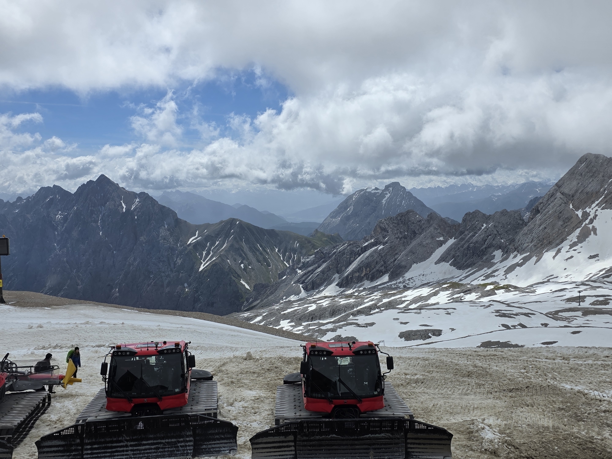 Snow groomers, tourists spotted at Zugspitze mountain resort