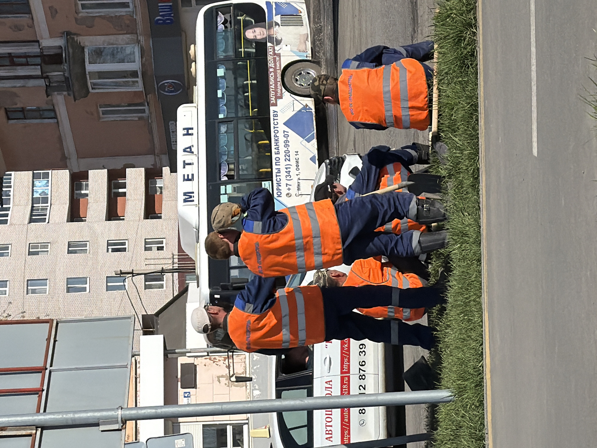Daily life captured in Votkinsk: road work and resting cat