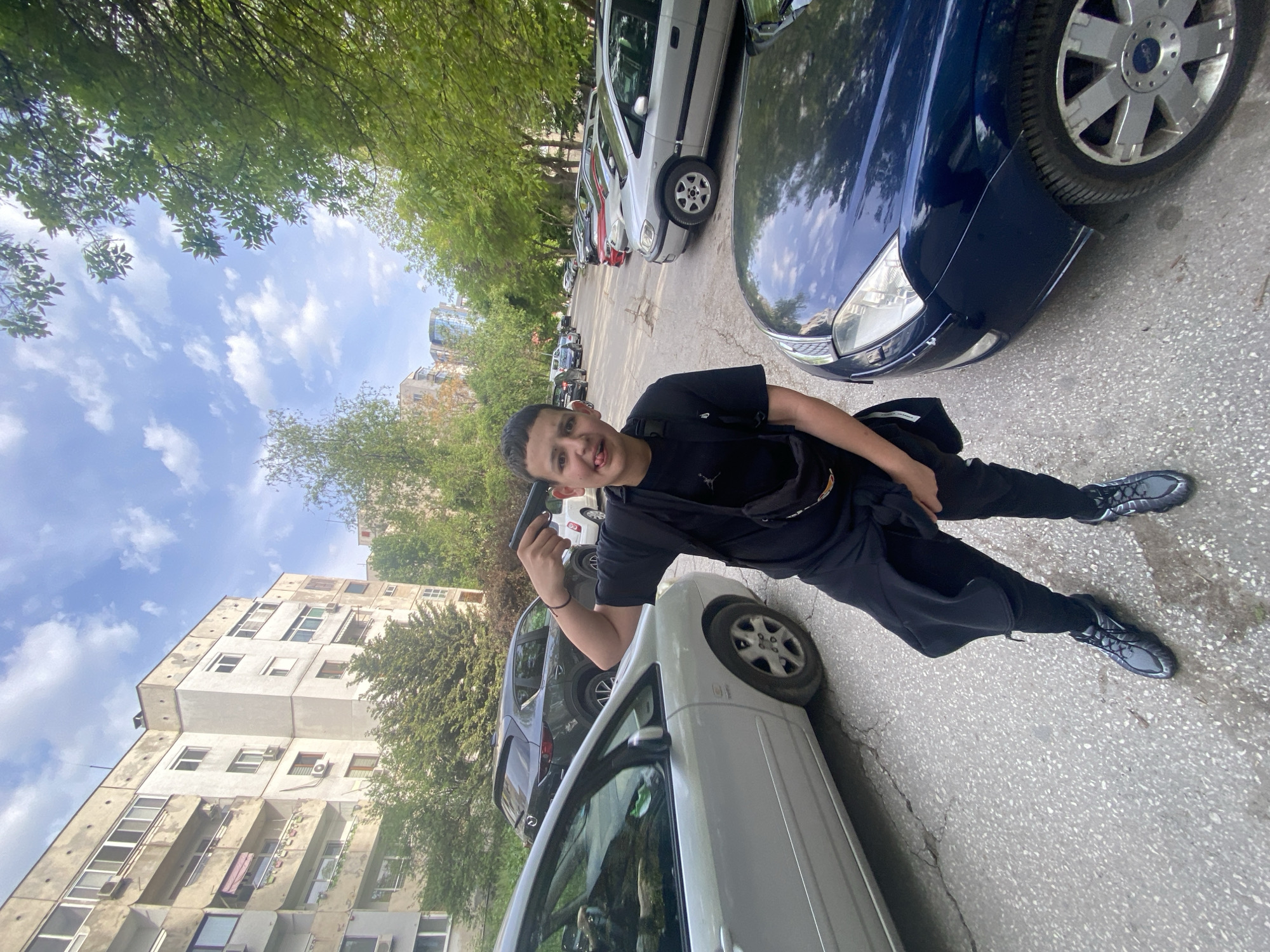 Young man observed at multiple Plovdiv locations over 19 minutes