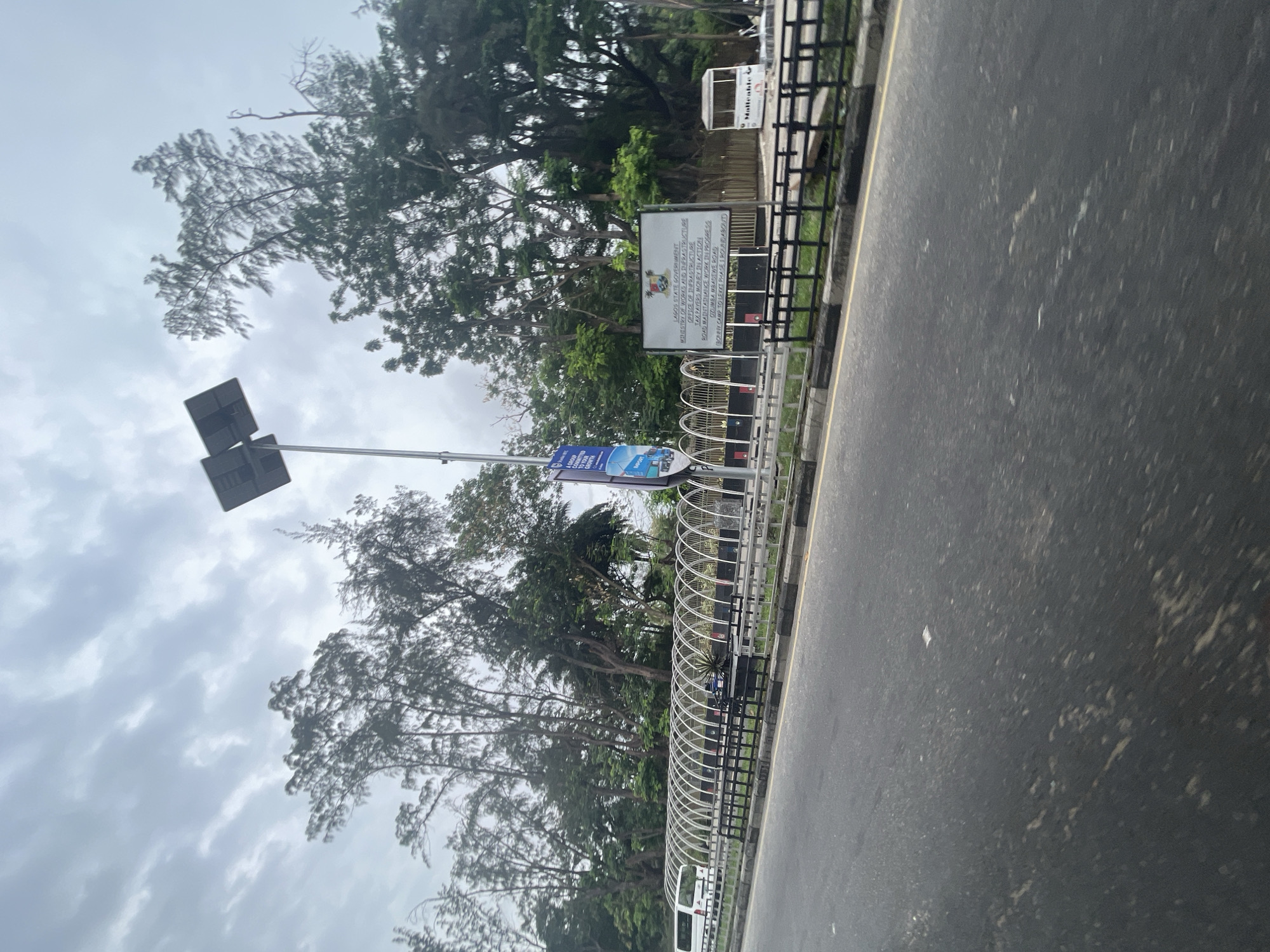Road maintenance worker observed on Itirin street