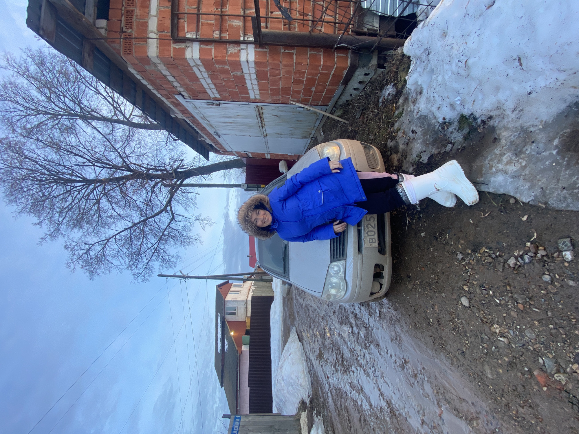 Spring photo session captured on muddy streets in Ольховка