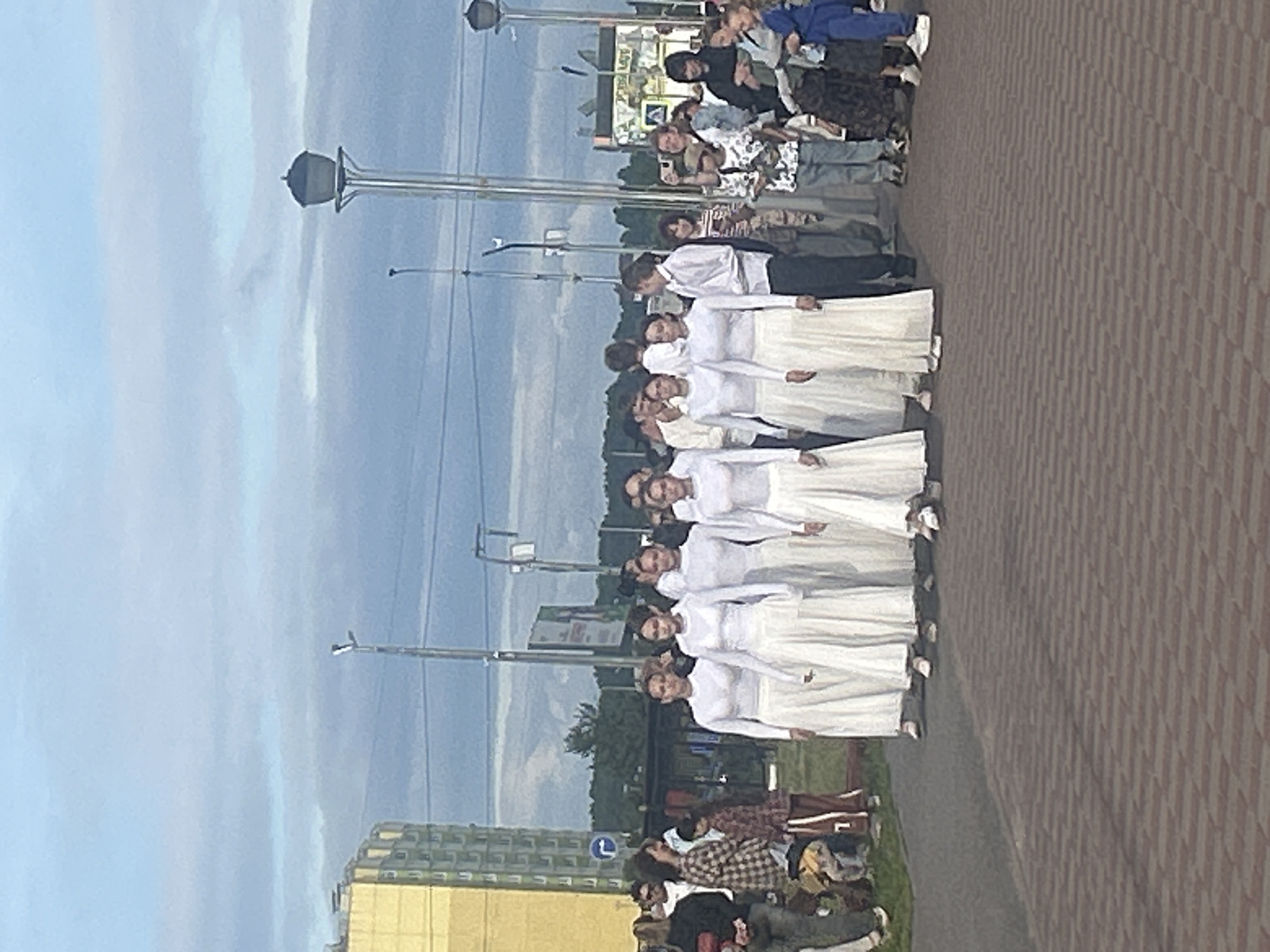 Outdoor dance performance draws a crowd in Yanino-1