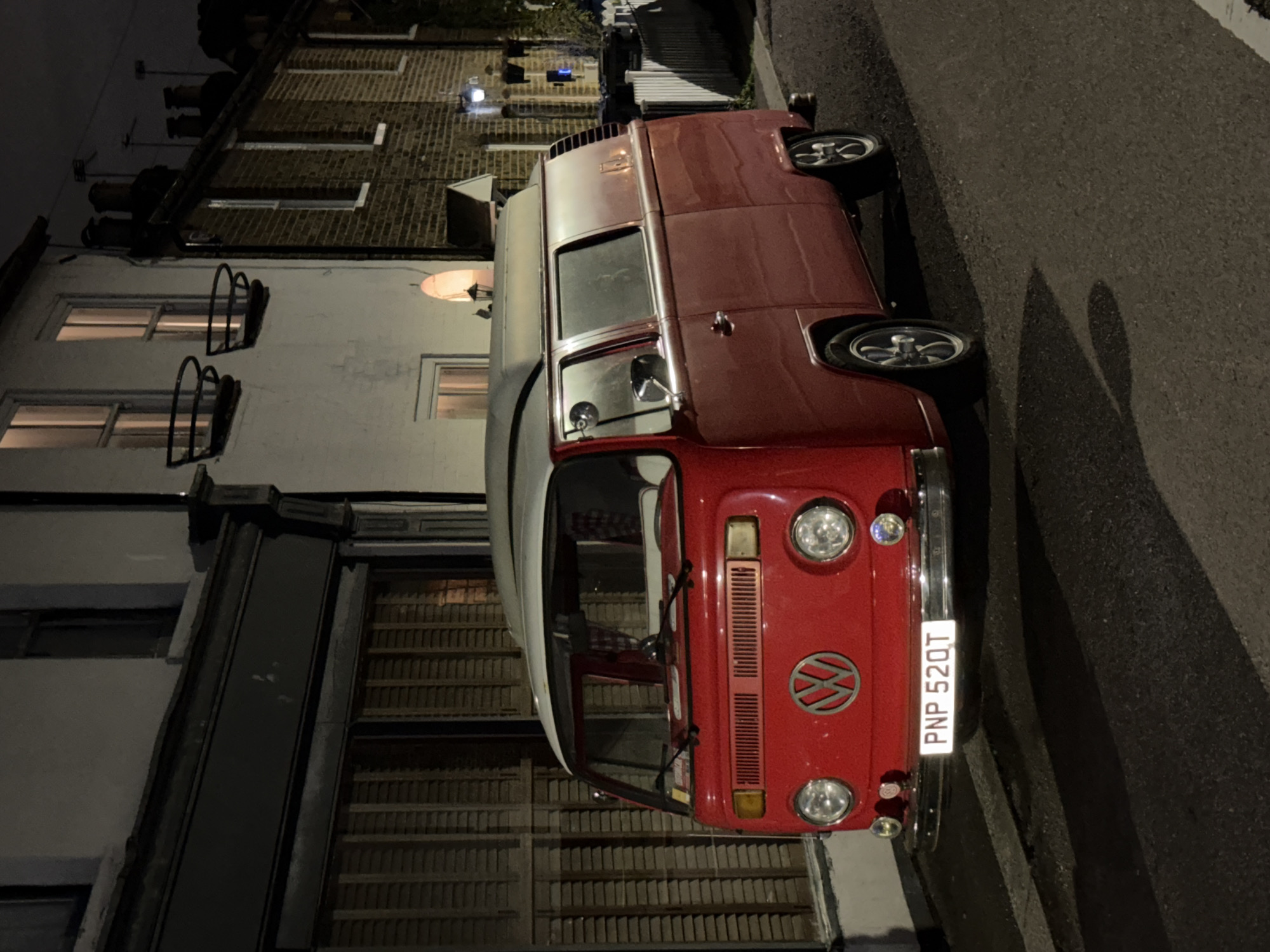 London street scenes documented during five-minute evening timespan