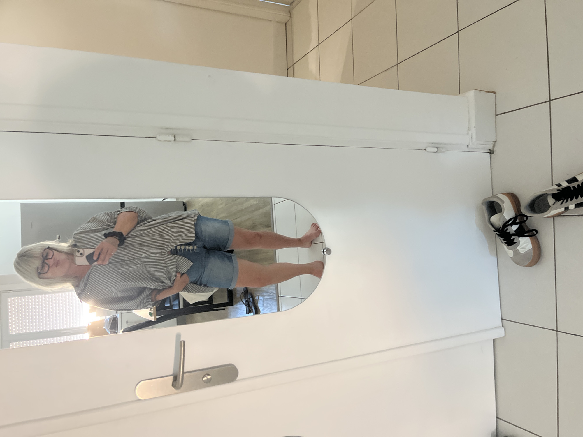 Cannes apartment afternoon: selfies and a resting Pomeranian