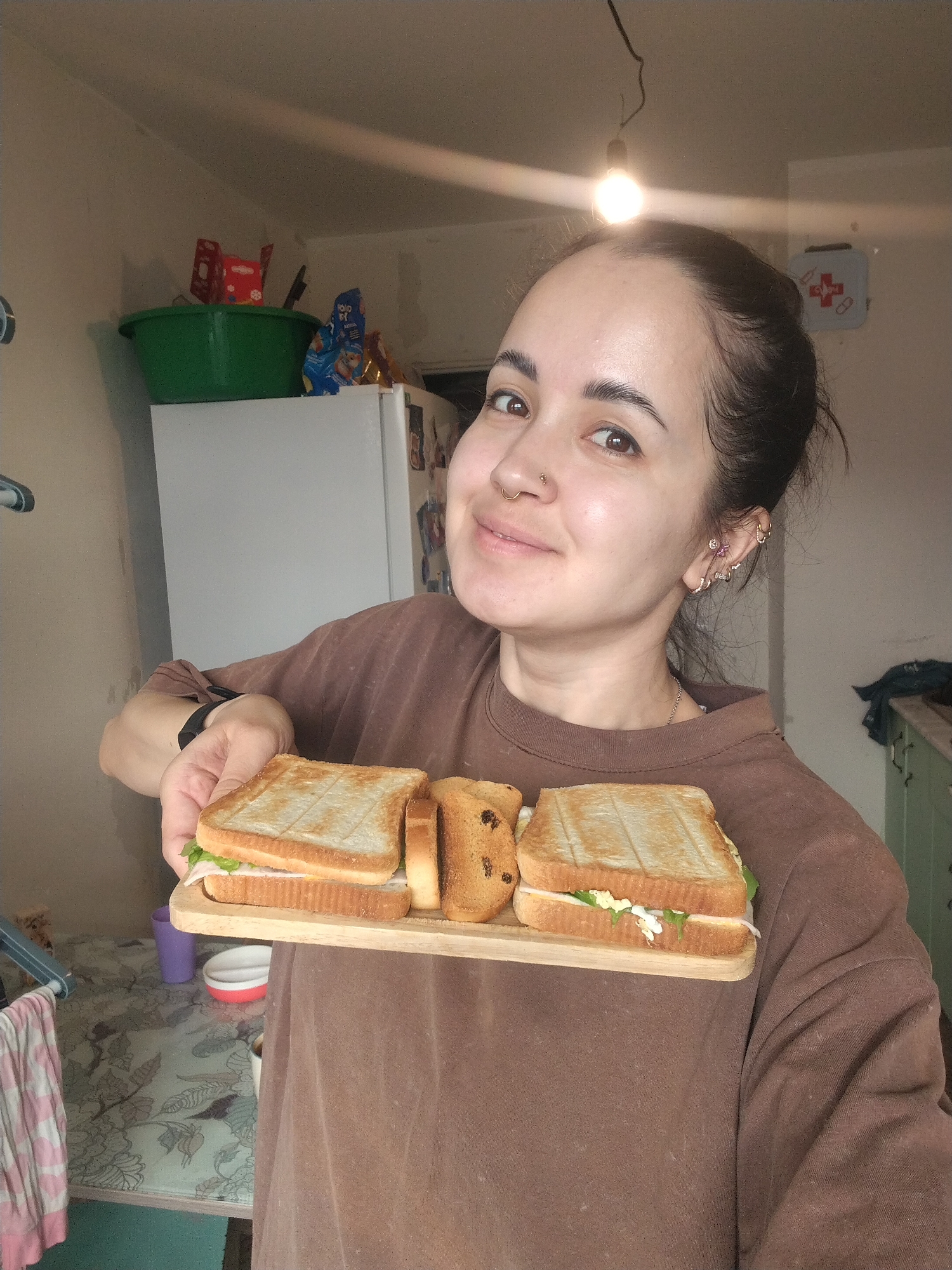 Early morning meal preparation observed in Noviy, Russia
