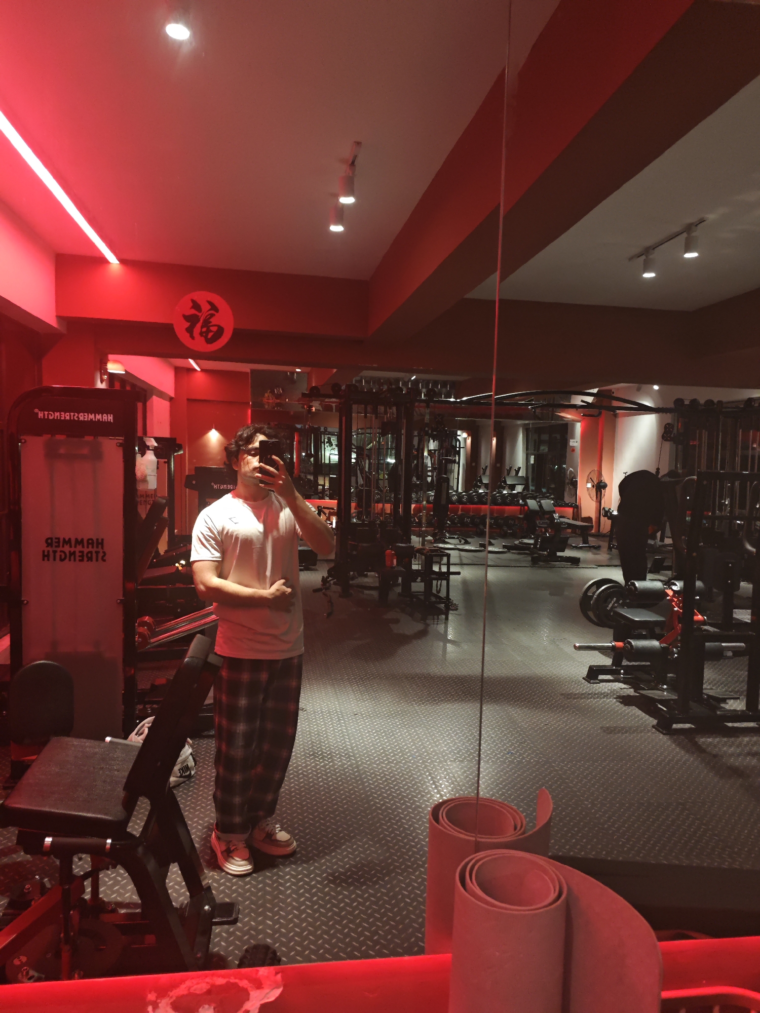Gym workout session and street scenes documented in Chongqing