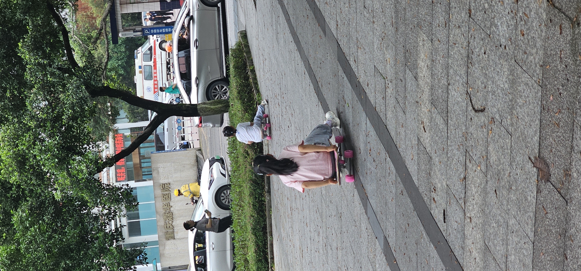 Morning pedestrian activity observed in Jiulongpo District sidewalks