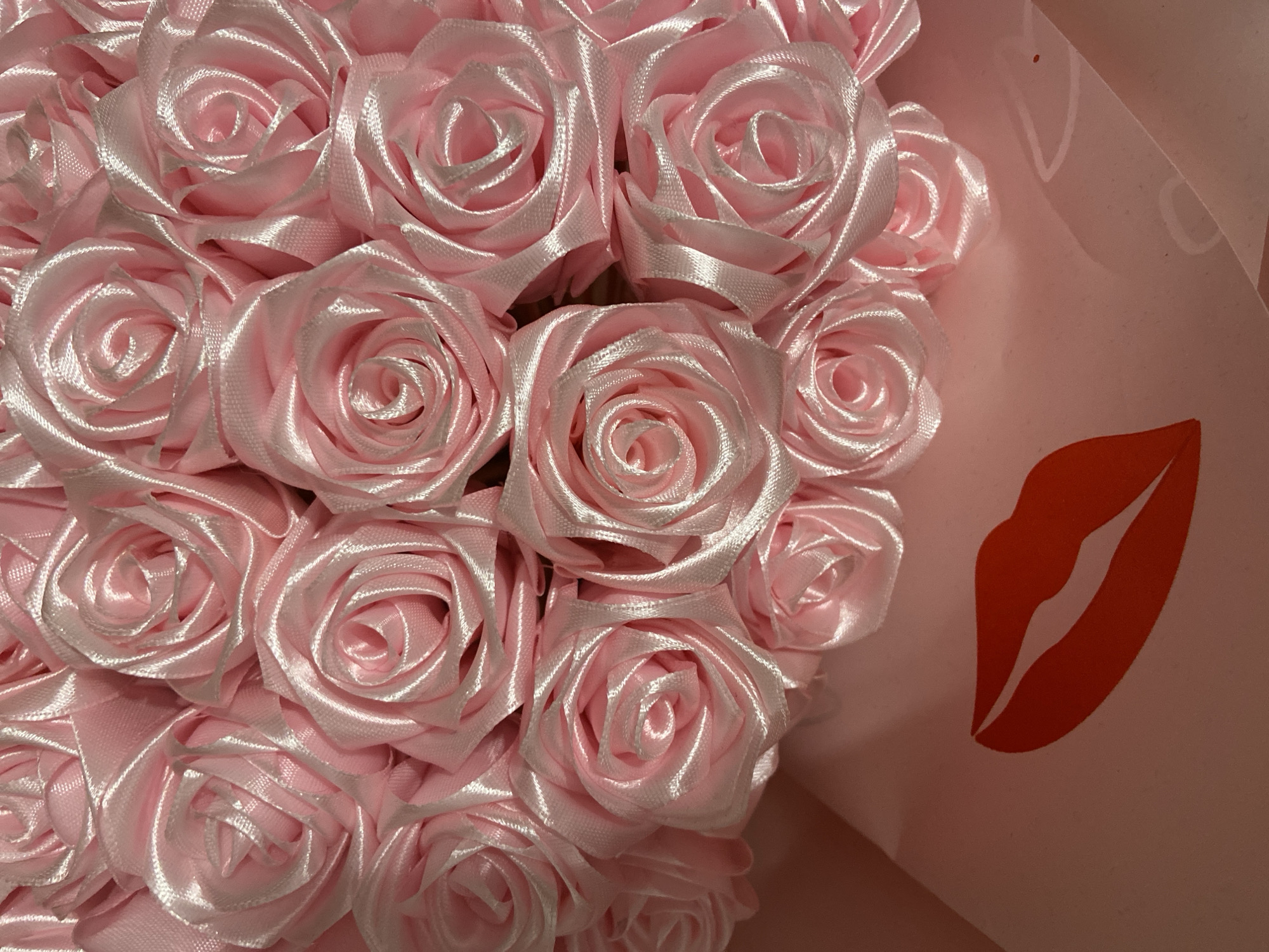 Witness documents street scenes, fabric roses, sculptures in Tuymazy
