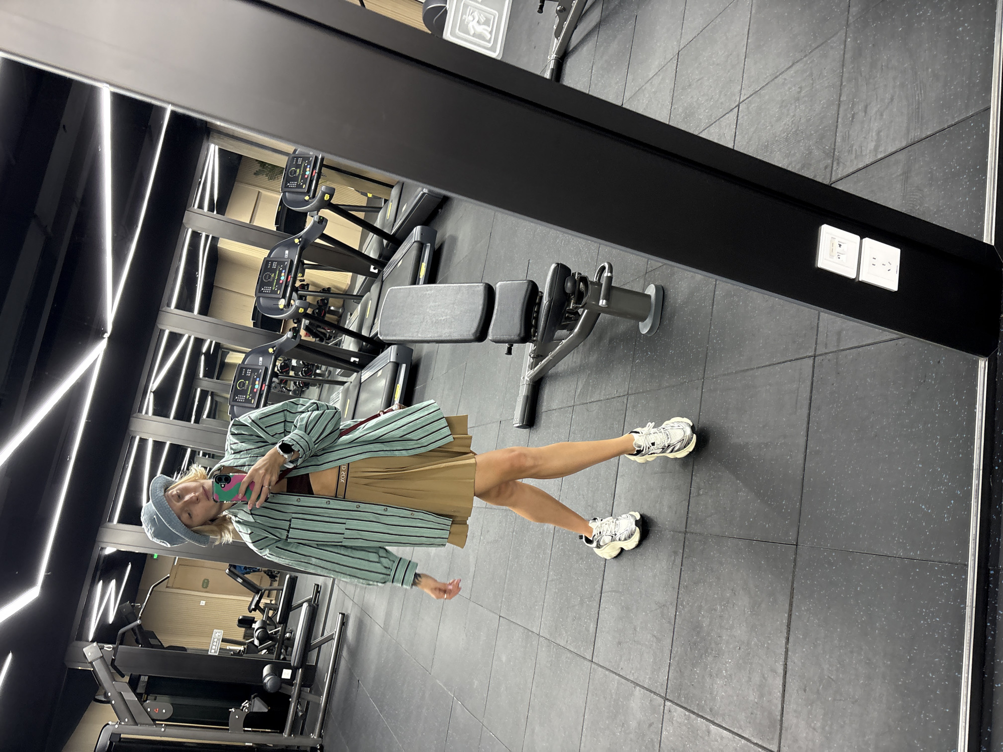 World Cup lounge vibes and gym selfies in Minhang, Shanghai