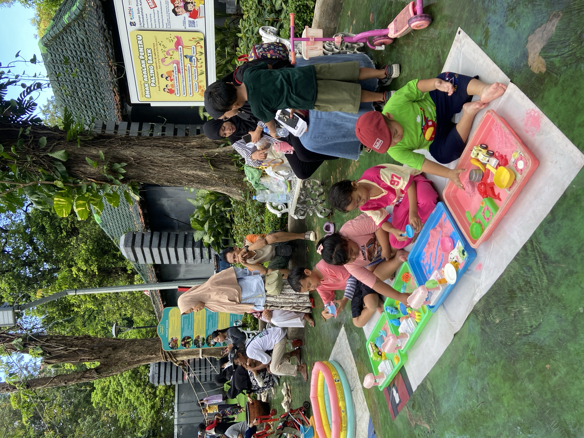 Families gather for early morning recreation at Surabaya park