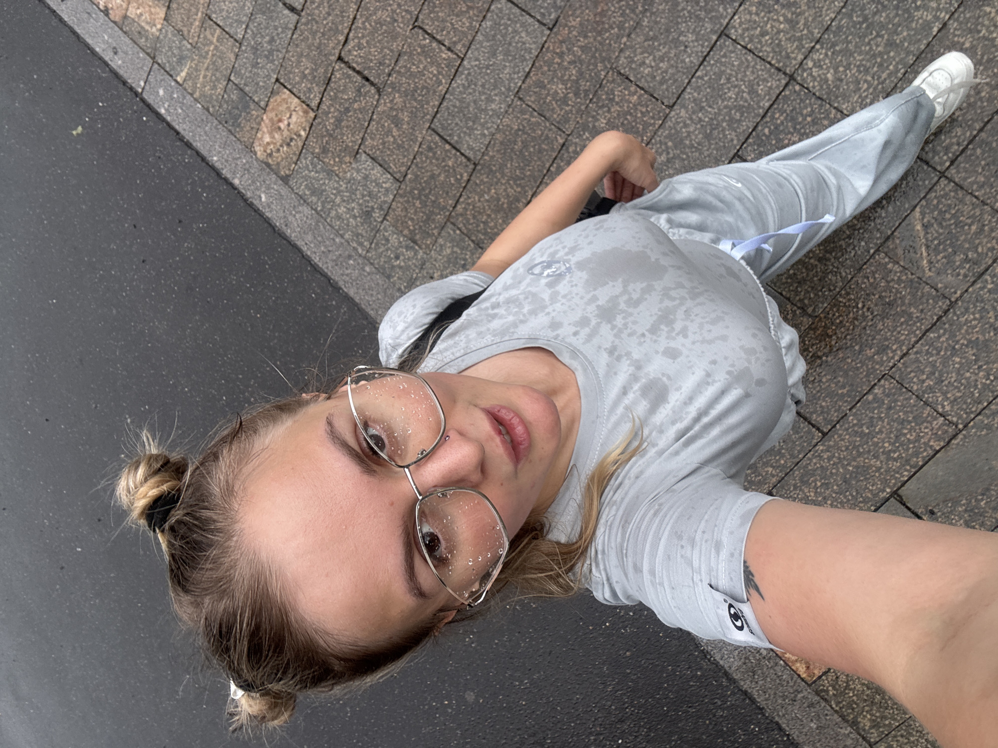 Rainy Moscow walk with pigeons and public art