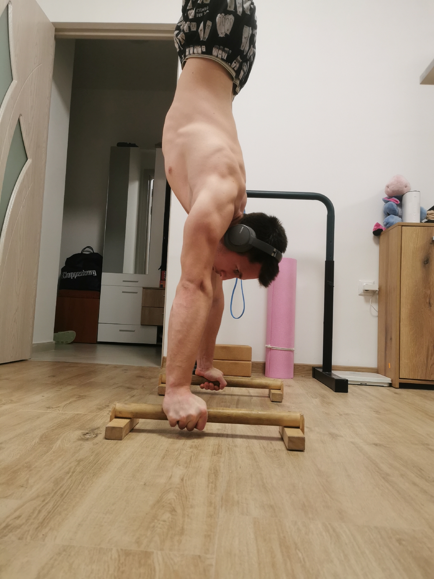 Man performs handstand workout routine in Burgas home gym