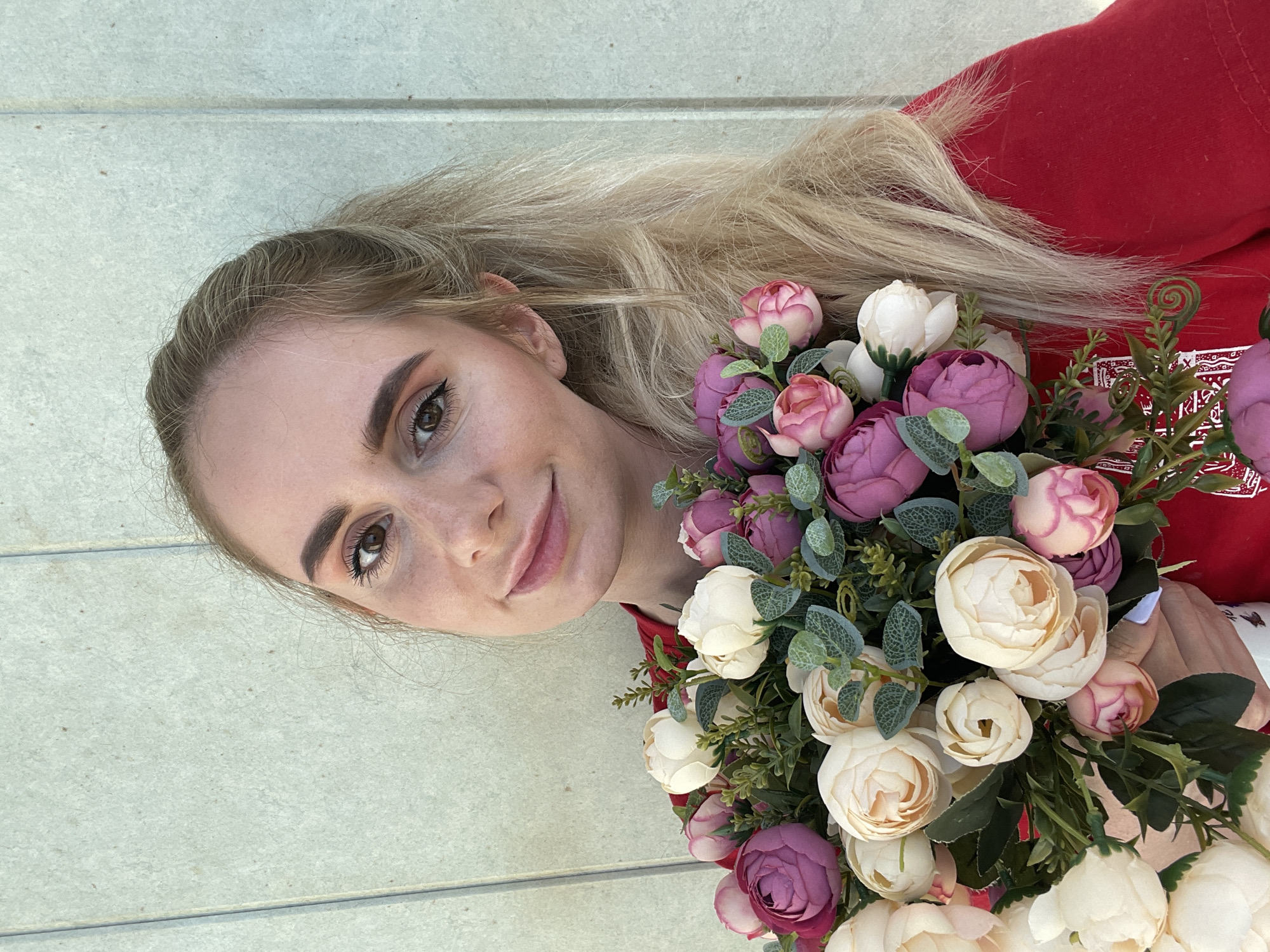 Portrait session with flowers documented in Vladivostok apartment