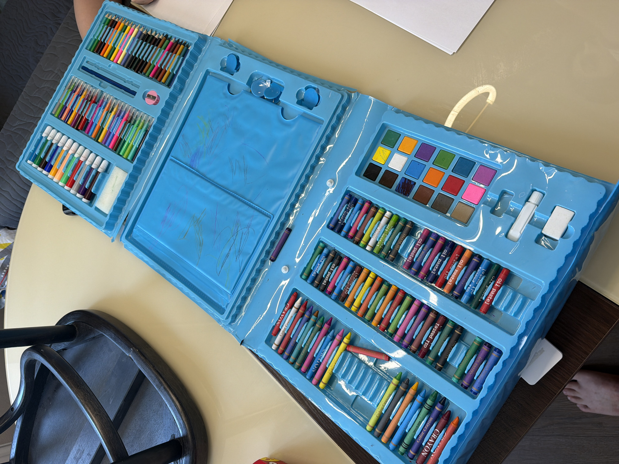 Art supplies, canvas prints, and weapons photographed in a Tyumen apartment.