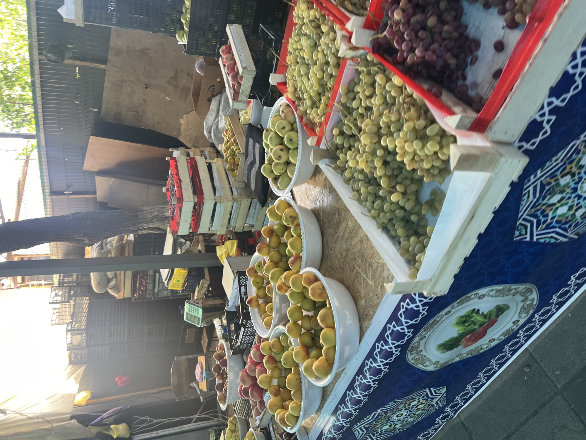 Tashkent street market and fast-food stop, summer morning