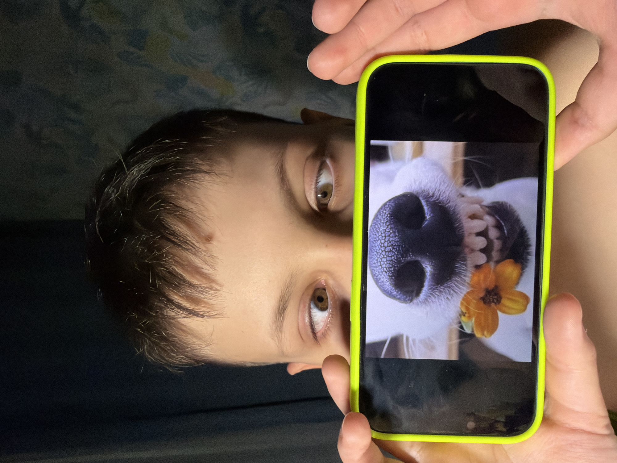Family evening captured in Votkinsk: reading, playing, futuristic glasses