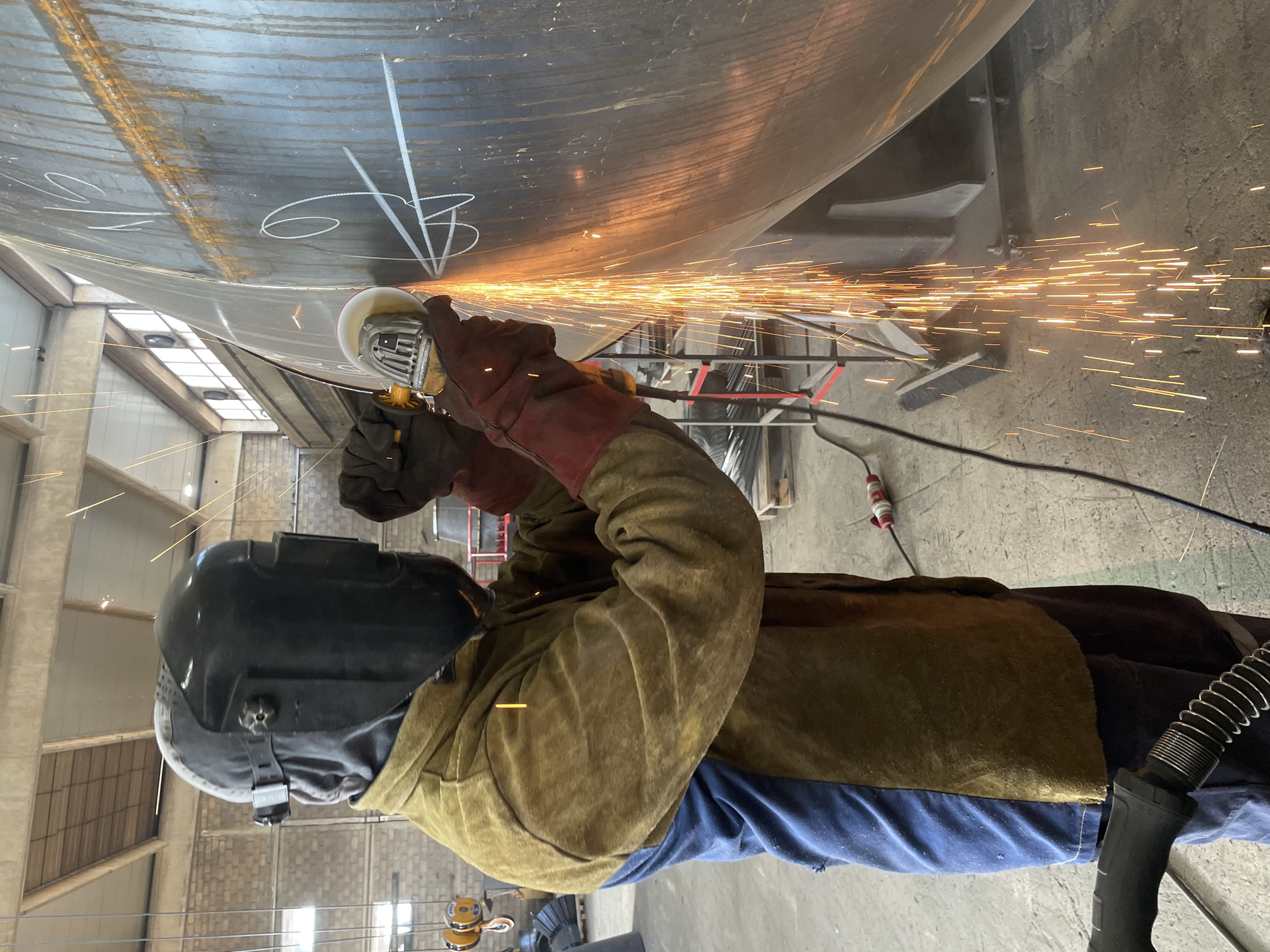Early morning metalwork operations documented in Zaljevo industrial workshop