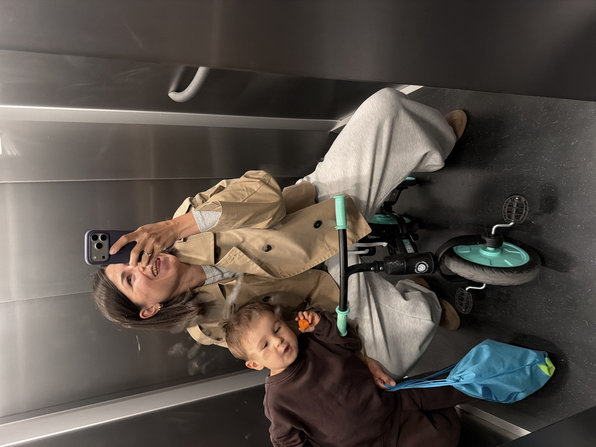 Mother and toddler captured in elevator selfies in Budva