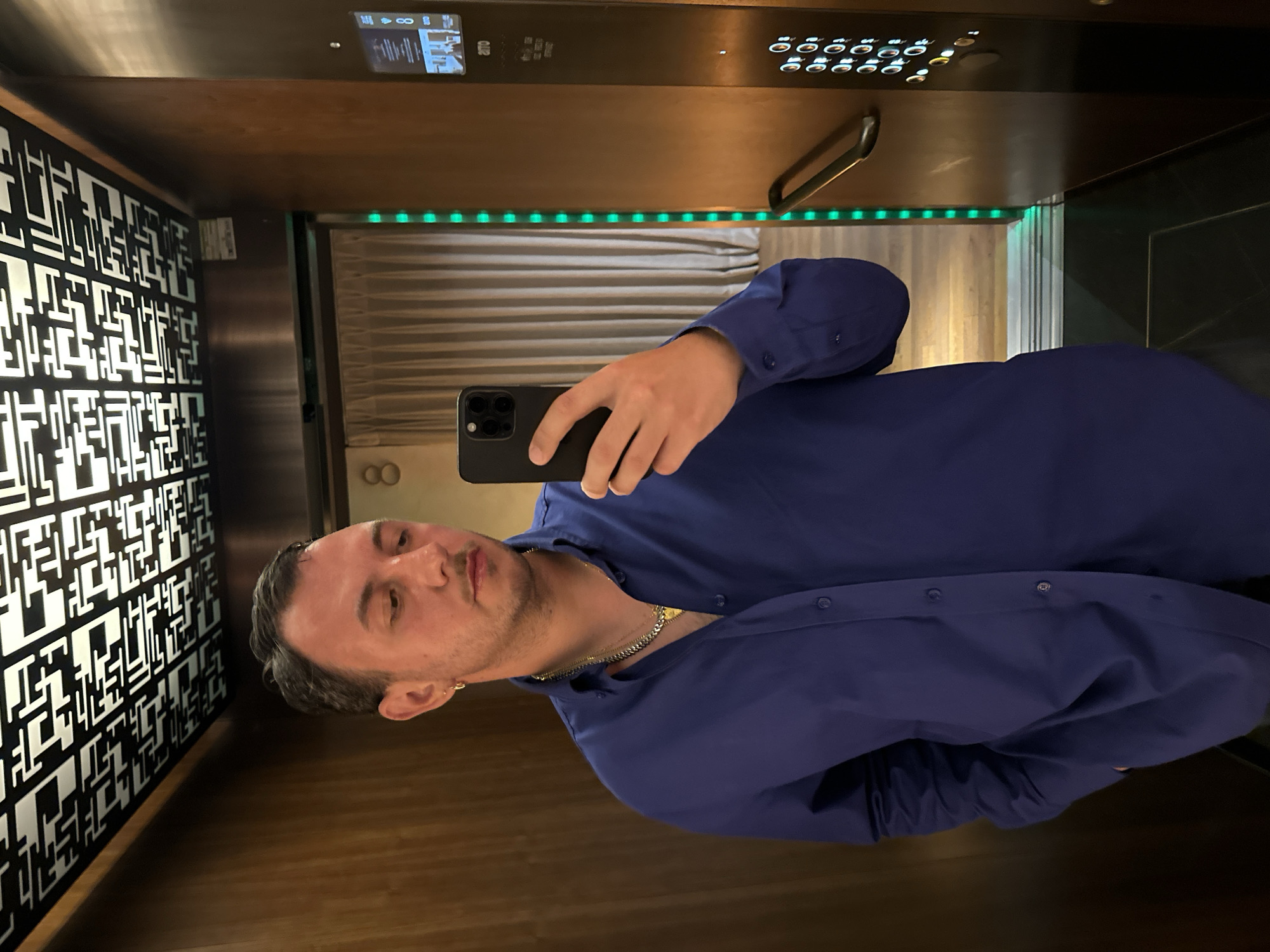 Man documents dinner experience at Madrid's Thompson Hotel restaurant