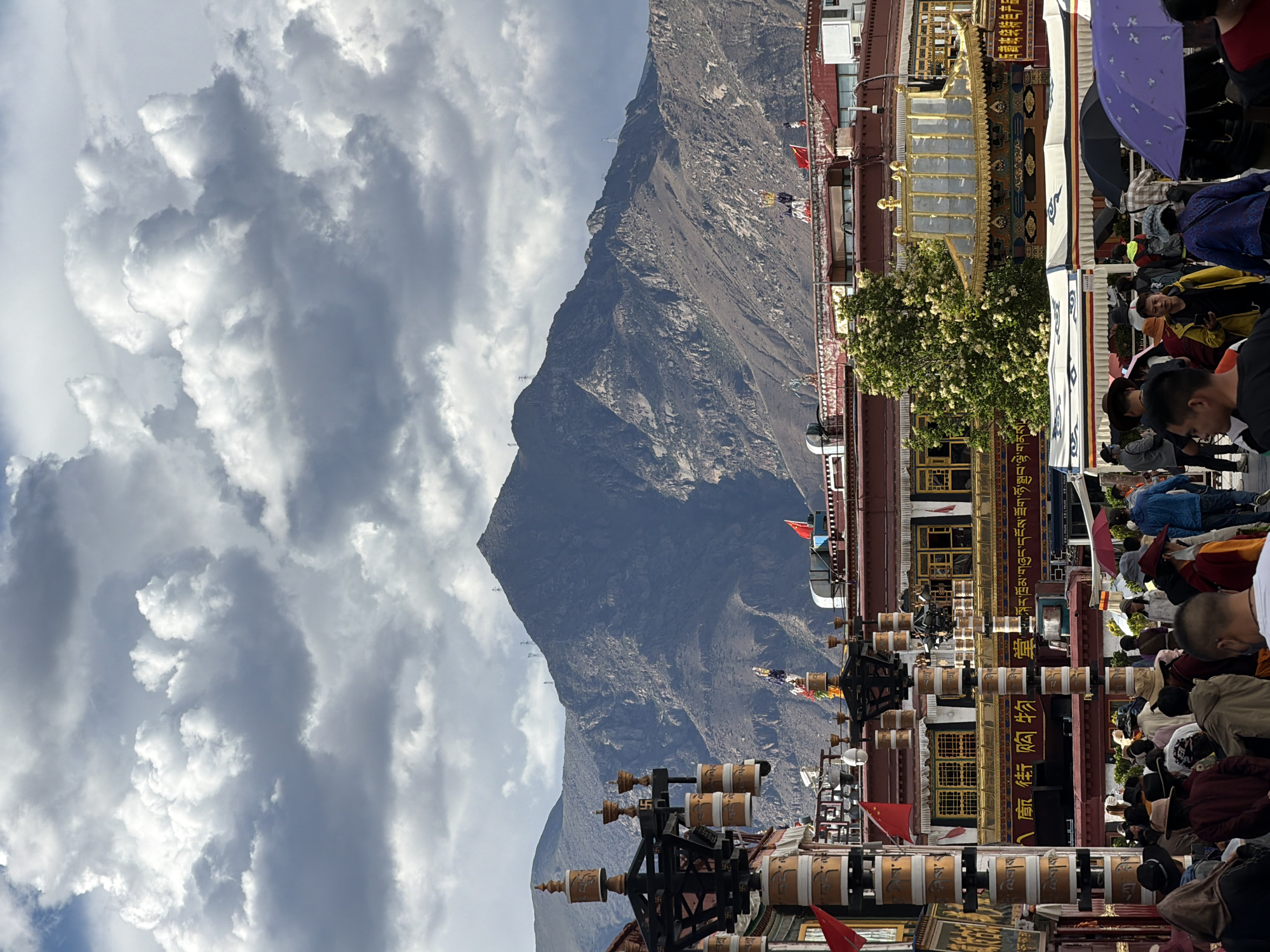 Morning tourist activity documented at Potala Palace complex in Lhasa