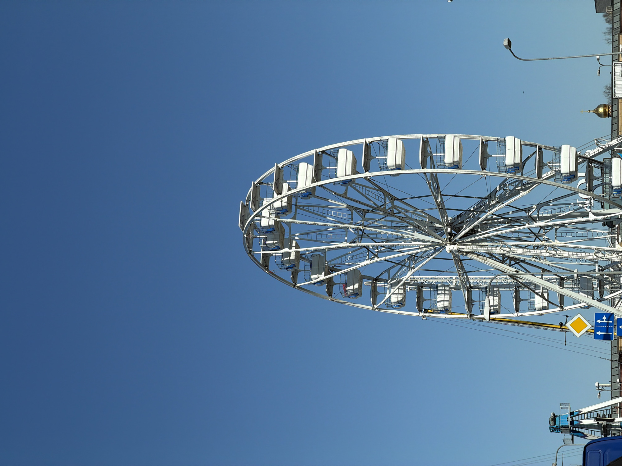 White Ferris wheel spotted under clear skies in Riga