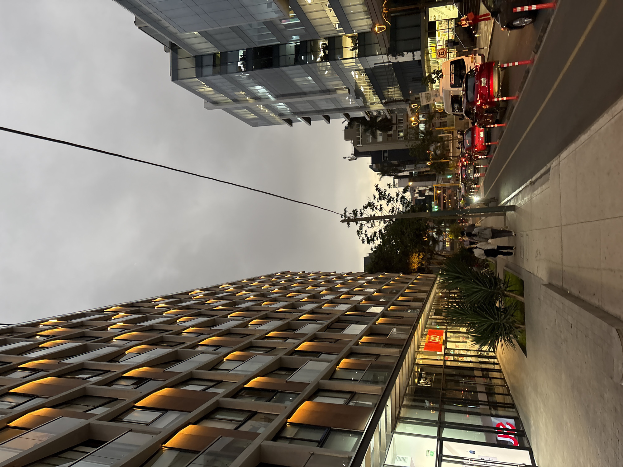 Evening scenes documented across San Isidro district, Lima