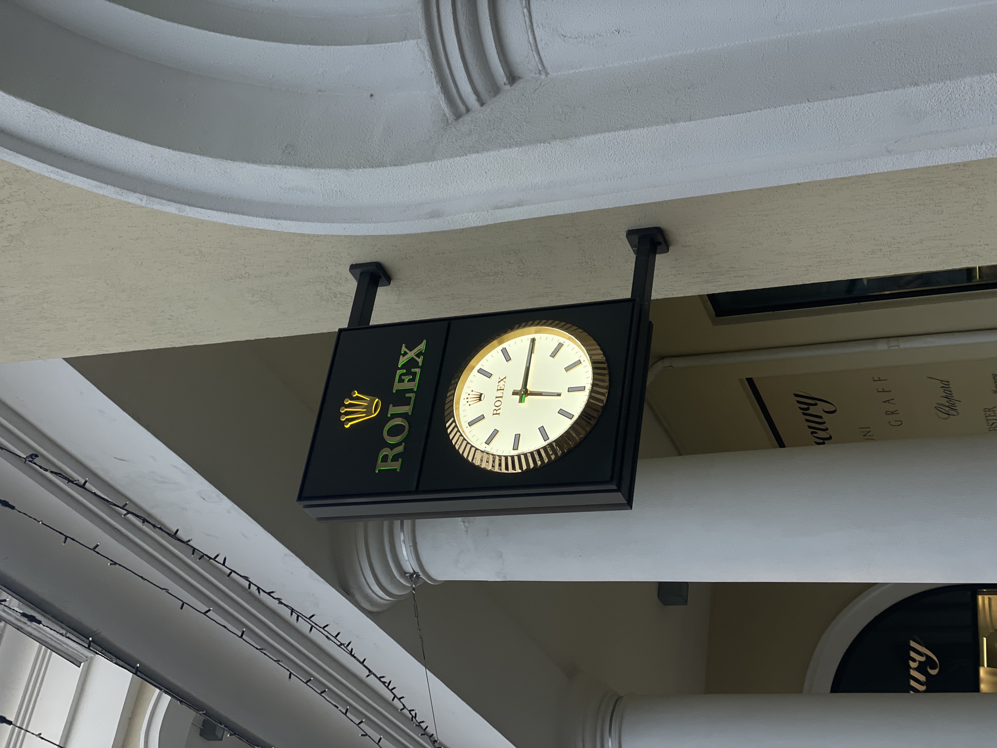 Luxury shopping district documented in Sochi, Russia